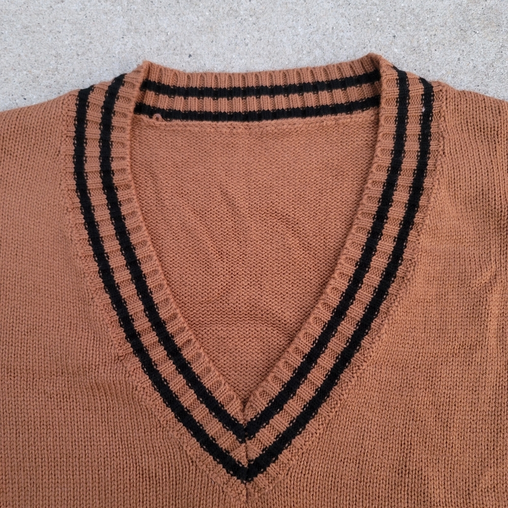 Short Sleeve Sweater Size L - Picture 2 of 4